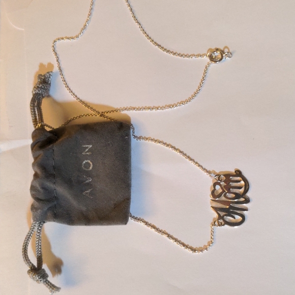 2/15$ Avon 925 Signed Mom Necklace with Cute Avon Bag - Picture 8 of 11